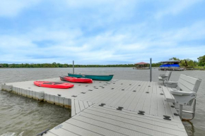 Dock and Game Room Alvarado Lake Getaway!